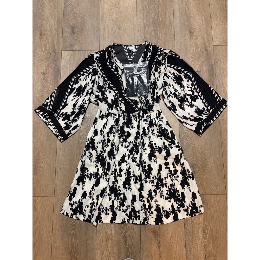 Cabi Fling Dress 6369 Black White Floral Geometric Wrap V-Neck Kimono Sleeve M